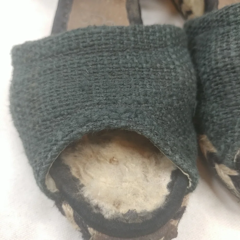 UGG F8007L AUSTRALIA black fabric Espadrille Wmns